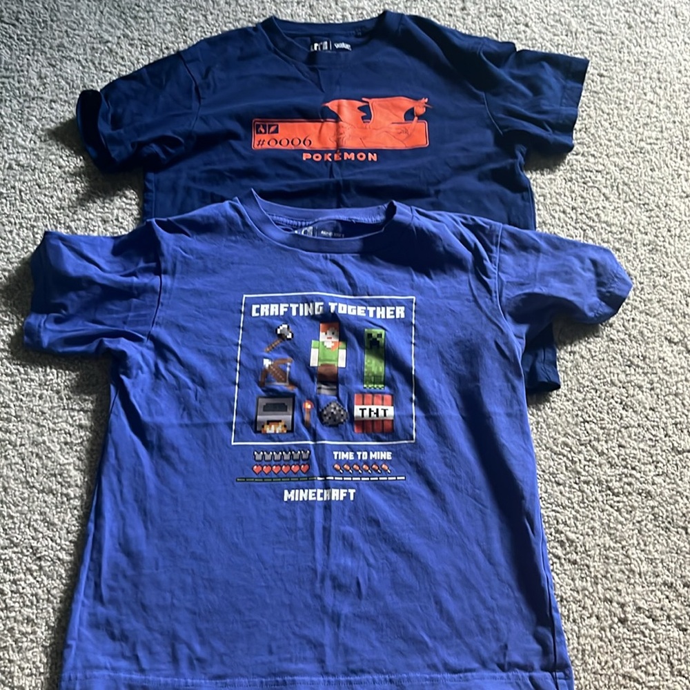 Lot of 2 Uniqlo boys 7 Graphic T-Shirts Blue Pokémon & Minecraft Preowned